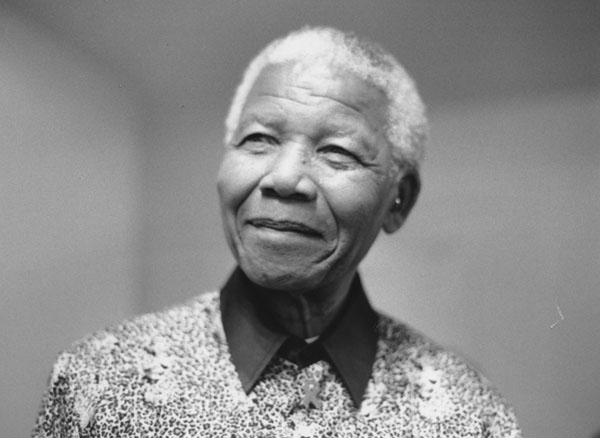 Nelson Mandela w symbolicznym geście pokoju – Międzynarodowy Dzi